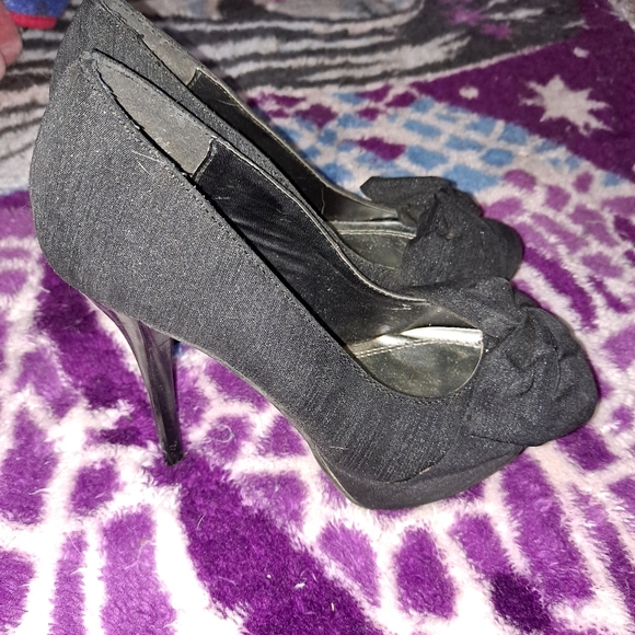 Heels - Picture 2 of 2